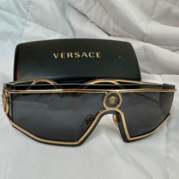 Versace Medusa Shield  Sunglasses with Black & Gold Accents - Picture 1 of 8